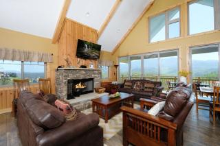 Four bedroom with HOT TUB, MOUNTAIN VIEW, GAME ROOM! - Gatlinburg - 5