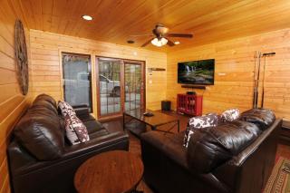 Mountain Majesty is a gorgeous 2800 sq ft 4 bedroom4 bath cabin- sleeps 12 - Sevierville - 1