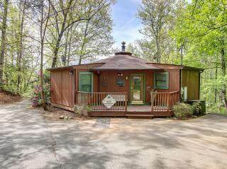 Mountain views, hot tub, and heart shaped jacuzzi in a cozy 2BR! - Gatlinburg - 7
