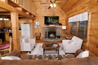 Classic log cabin in Wears Valley- hot tub & games - Sevierville - 5