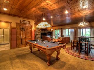 STUNNING cabin with a MOUNTAIN VIEW, hot tub, and dog friendly! - Sevierville - 6