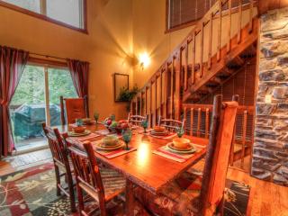 STUNNING cabin with a MOUNTAIN VIEW, hot tub, and dog friendly! - Sevierville - 1