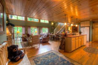 Pool table, pet friendly, hot tub, & mountain view, 3 bedrooms - Sevierville - 2