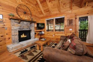 Pool table,hot tubjacuzzi in convenient location! - Sevierville - 0