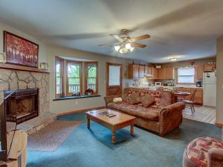 Semi secluded 1BR with hot tub, mountain view, in Gatlinburg! - Gatlinburg - 7