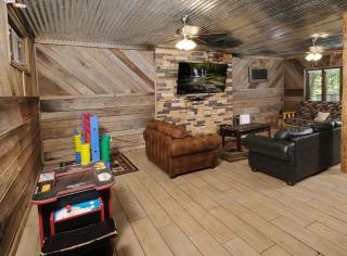 9 Bedroom with GAMES, HOT TUB, OUTDOOR LIVING AREAS, TONS OF SPACE! - Gatlinburg - 9