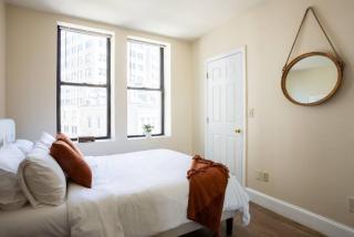 Classic Downtown Loft Style Apartment - Boston - 2