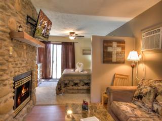 Affordable cabin-hot tub & near PF Parkway! - Pigeon Forge - 7