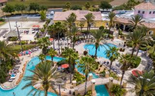 Anna’s Regal Townhome: Comfort & Style Await - 8