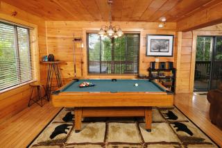 Cute 1BR cabin- hot tub, pool table, pet friendly - Gatlinburg - 8