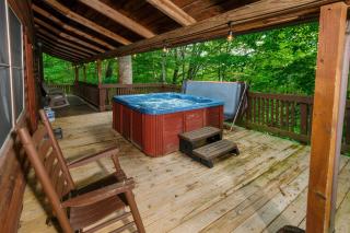 2BR, sleeps 8, pet friendly, game room, hot tub! - Sevierville - 8