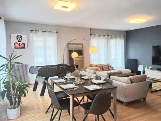 Le Central - Vue Place Jeanne Hachette - 4