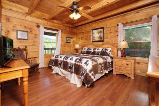 Pet friendly 2 bedroom with hot tub and arcade game! - Sevierville - 9