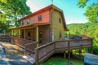 Pet friendly 2 bedroom with hot tub and arcade game! - Sevierville - 1