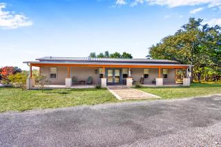 The Main House at Starlight Meadow - Wimberley - 0