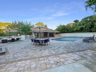 Sprawling Southampton Home: Private Pool - Southampton - 1