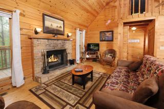 2 king bedrooms, hot tub, great location! - Sevierville - 3