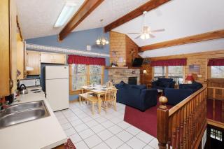 3 king BRs- arcade game, hot tub, & free tickets! - Pigeon Forge - 3