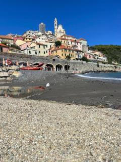 Sea View Suite - Sleeps 3 - Free Parking - 1