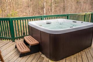 The lodge of your Smoky Mountain Dreams! Games, hot tub, and space for large groups! - Sevierville - 5