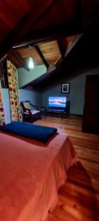 Elegante Casa Colonial con 4 dormitorios y free parking ubicada a 3 cuadras del Parque Calderon - Cuenca - 1