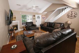 Conveniently located in Pigeon Forge, spacious & clean 3 bedroom! - Pigeon Forge - 9