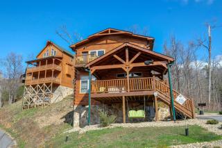 Hot tub, pool table, and AMAZING VIEW! Gorgeous! - Gatlinburg - 5