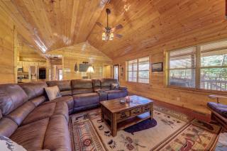 Stunning 5BR cabin with firepit, hot tub, pool table, and mtn view! - Pigeon Forge - 1