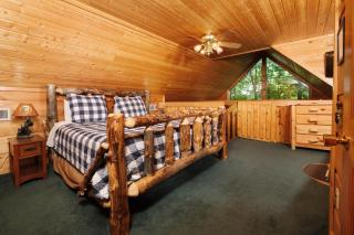 1BR log cabin, sleeps 5, firepit, hot tub, 1 free ticket to Dollywood! - Sevierville - 3