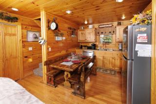 Perfect 2BR with fire pit, hot tub, and the BEST Smoky Mountain view! - Sevierville - 2
