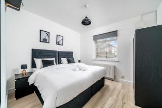 Delightful 2 bed ground floor East London home by Rebby Properties sleeps 4 near Canning Town station - Londra - 0