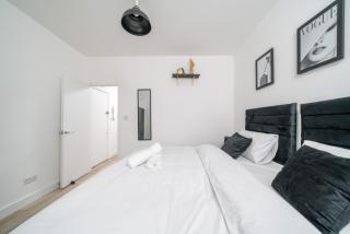 Delightful 2 bed ground floor East London home by Rebby Properties sleeps 4 near Canning Town station - Londra - 8