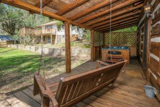 Historic log cabin in the heart of Gatlinburg! Hot tub and pet friendly! - Gatlinburg - 7