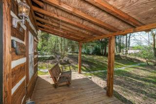 Historic log cabin in the heart of Gatlinburg! Hot tub and pet friendly! - Gatlinburg - 6
