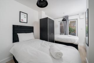 Delightful 2 bed ground floor East London home by Rebby Properties sleeps 4 near Canning Town station - Londra - 5