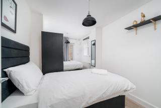 Delightful 2 bed ground floor East London home by Rebby Properties sleeps 4 near Canning Town station - Londra - 2