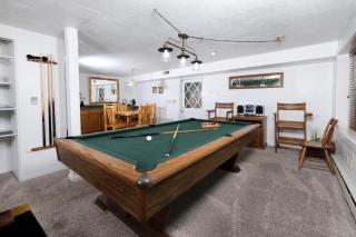 Pool table, hot tub, dogs welcome, 4 bedrooms! - Gatlinburg - 0