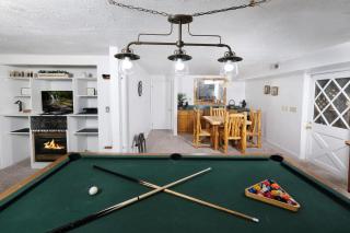 Pool table, hot tub, dogs welcome, 4 bedrooms! - Gatlinburg - 2
