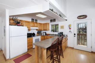 Pool table, hot tub, dogs welcome, 4 bedrooms! - 2