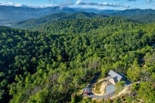 New 2BR- views, hot tub, seclusion- Wears Valley! - Sevierville - 2