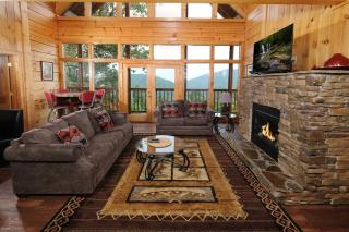 Spacious 8 bedroom log cabin- mountain view & game room! Seasonal pool access - Sevierville - 9