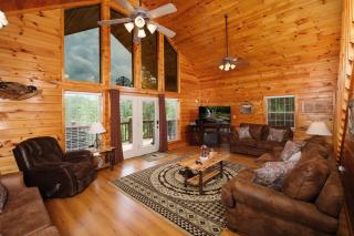 Gorgeous 2BR log cabin- hot tub, game room, & tons of space for relaxing! - Sevierville - 8