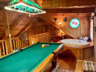 Romantic pet friendly cabin for 2- hot tub! - Sevierville - 9