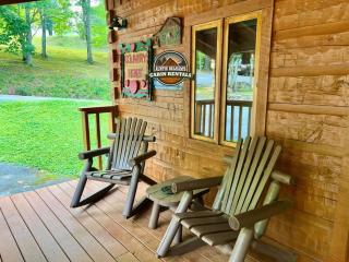 Romantic pet friendly cabin for 2- hot tub! - Sevierville - 1