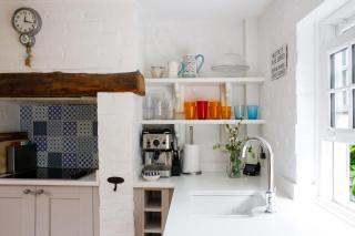 Country cottage in pretty village quay views - 2