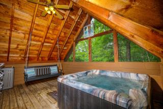 2BR log cabin with games, hot tub, and firepit Adorable classic log cabin - Sevierville - 7