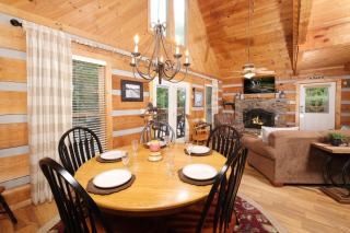 2BR log cabin with games, hot tub, and firepit Adorable classic log cabin - Sevierville - 1