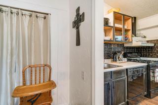 College Station Getaway with Hot Tub and Courtyard! - 3