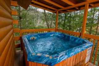 2BR GBurg log cabin- hot tub, dog friendly! - Gatlinburg - 8
