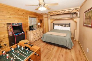 2BR GBurg log cabin- hot tub, dog friendly! - Gatlinburg - 7